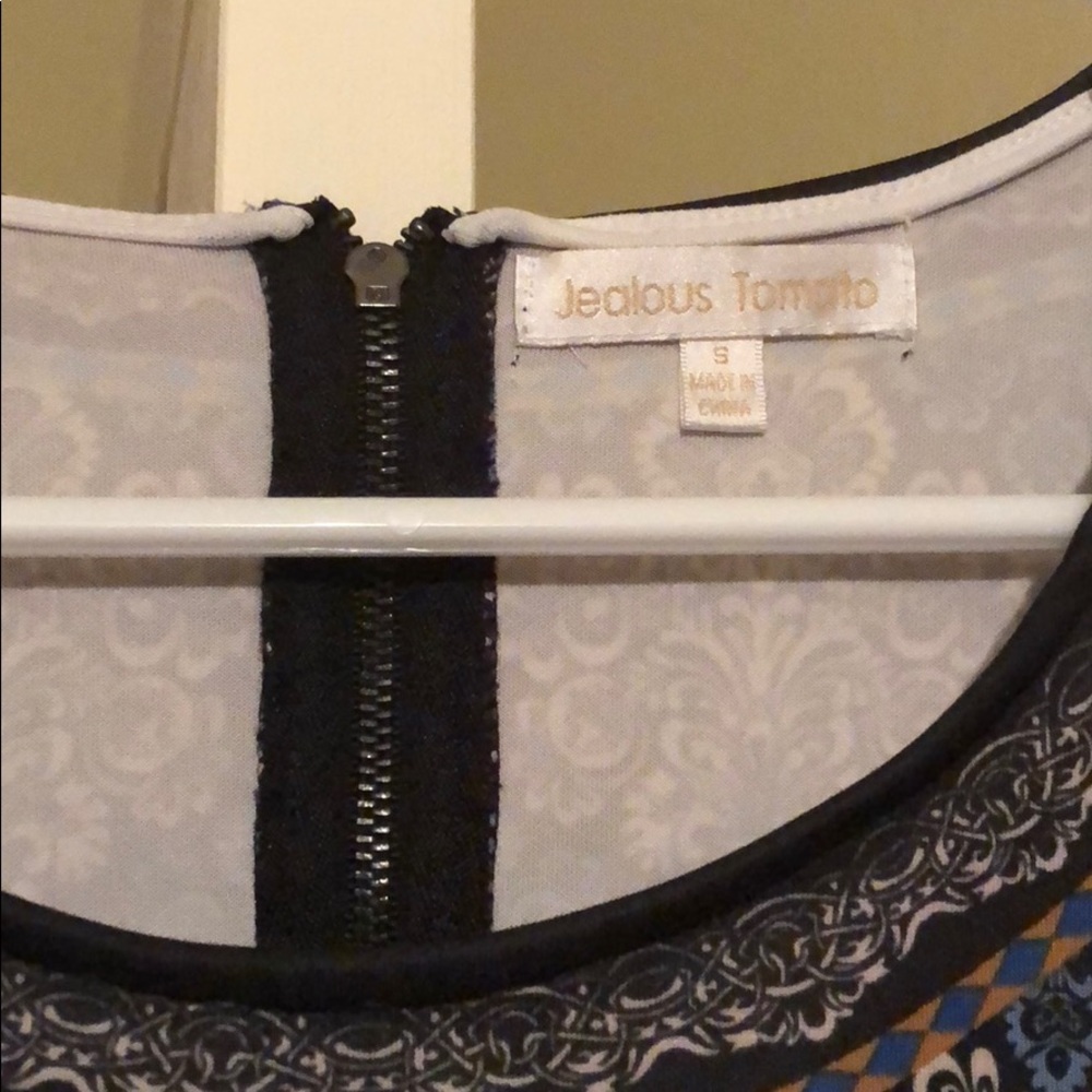 Form fitting dress - Picture 3 of 3
